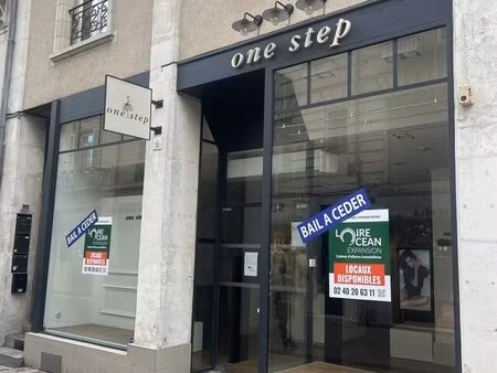 location local commercial 75m² angers 49100