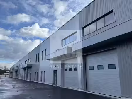 location commerce 972 m² à bourgoin-jallieu (38300)
