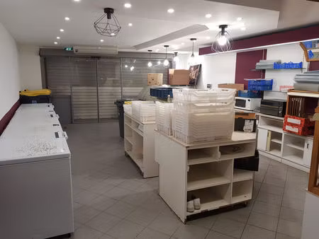 vente local commercial 180m2 garéoult 83136 - 37000 € - surface privée