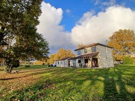 maison moderne de 4 chambres à vendre avec garage et grand terrain. st saud  dordogne