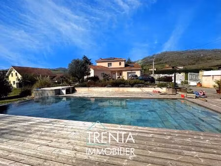 maison avec piscine et pool house à varacieux