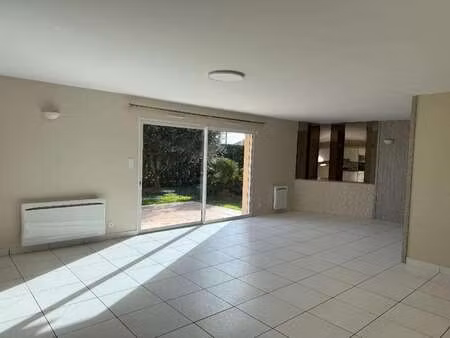 location maison aux herbiers (85500) : à louer / 88m² les herbiers