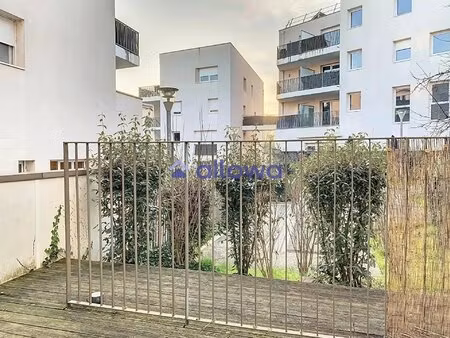 t1 avec terrasse et stationnement