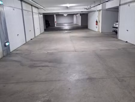 location parking 15 m² à saint-maximin-la-sainte-baume (83470)  125 €