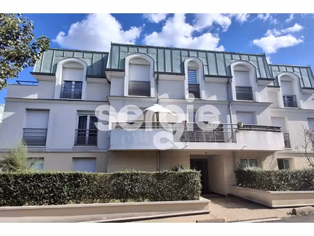 appartement 2 pièces avec balcon  cave et parking sous-sol
