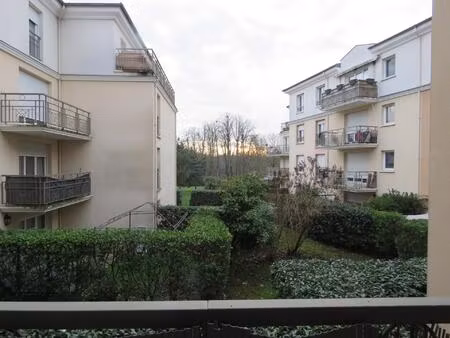 appartement 3 pièces de 64 m² avec une place de parking souterrain à vigneux sur seine 912