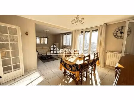 t4 lumineux avec cave et parking aisé