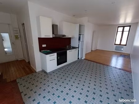 t2 refait à neuf – proche hôpital – vierzon