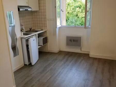 beau studio proche hôpital et briffaut