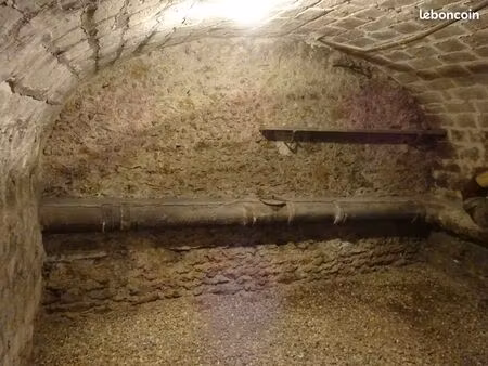 cave saine 12m² paris 17e