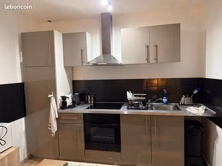 f2 à louer avec cuisine équipée et fibre optique dispo de suite