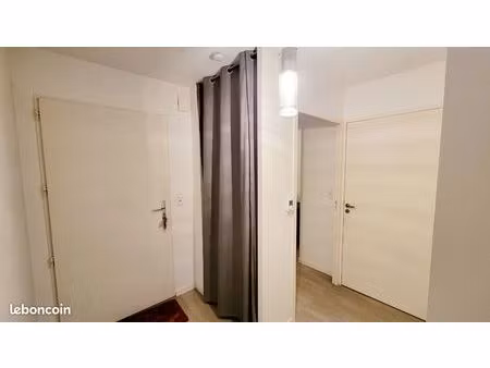 appartement avec balcon proche l'autre usine