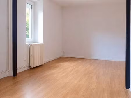 idéalement situé à pamiers  face à l’école de lestang  dans un immeuble calme  découvrez c