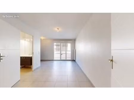 loue t1 de 26 m2 avec cuisine équipée et meubles