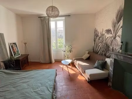 t1 proche place de la capelle