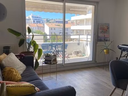 t2 meublé 46 m² - 8e