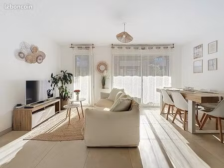 appartement t3 parking et piscine