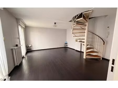 location appartement  m² t-3 à miramas  900 €