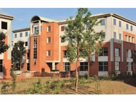 locaux d'activité à louer à chevilly-larue avec parking en sous-sol