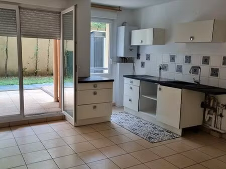 t2 avec terrasse et jardin à villeurbanne