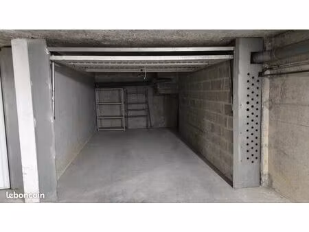 garage de 14 5m2 a vendre dans le centre de craponne