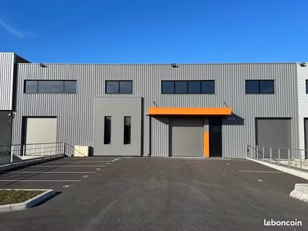 local d'activité 1 068 m²