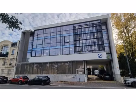 bureaux à louer à meudon au sein d'immeuble indépendant proche des transports