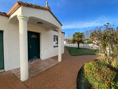 vente maison piscine à vairé (85150) : à vendre piscine / 120m² vairé