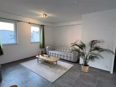 spacieux appartement récent avec deux chambres avec terrasse