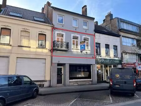 appartement de +-50m² à rénover entièrement en plein centre