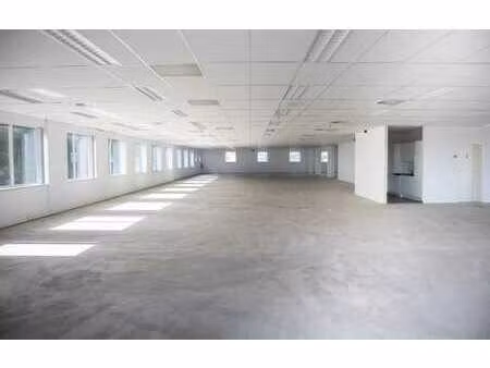 bureaux clés en main de 1.827 m² à proximité de r0