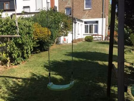 maison spacieuse avec jardin à proximité du centre