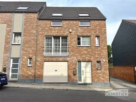 maison avec 3 ch.  grenier et un garage (sans jardin)