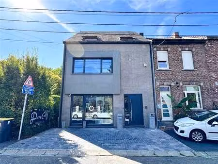 immeuble résidentiel + rez commercial