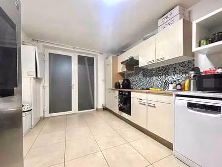 superbe triplex 3 chambres idéalement situé à gilly