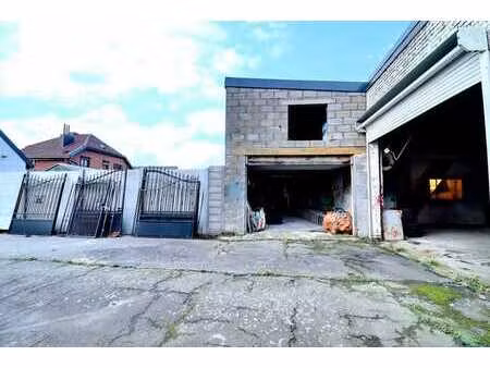 entrepôt / espace de stockage – ± 50 m² + grenier