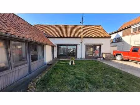 maison de plain-pied avec jardin...