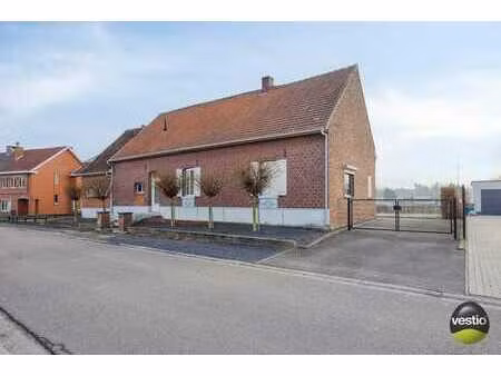 te renoveren fermettewoning met weiland te eigenbilzen.
