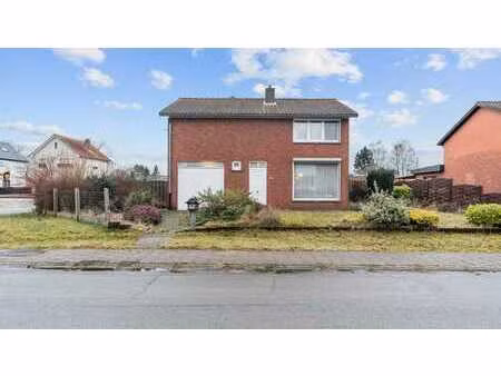 open bebouwing met 4 slaapkamers op 6are 89 ca