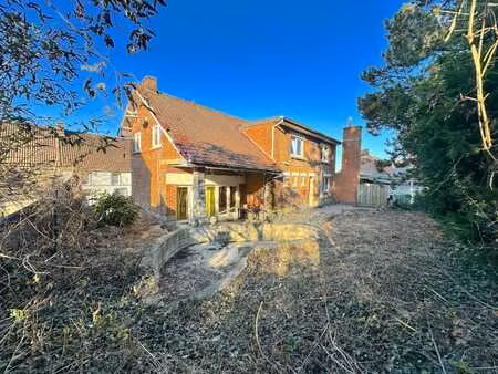 très jolie villa 3 façades/ 4ch/ garage/jardin