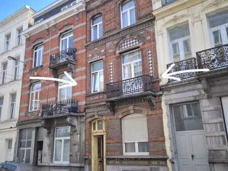 maison de rapport  ancienne maison de maître  3 logements.