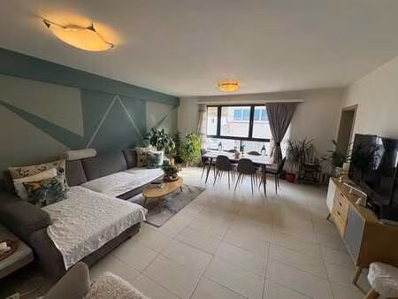 bel appartement 2ch - balcon - uccle