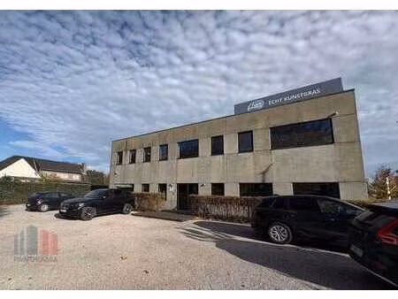 instapklare kantoorruimte van 184 m² op toplocatie te mer...