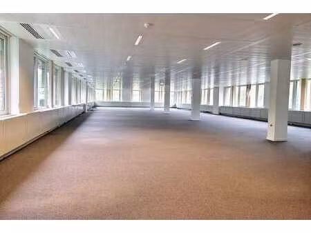 118 m² de bureaux prêts à l'emploi près de r0