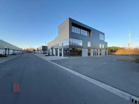 unieke combinatie van kantoorruimte en magazijn/showroom ...