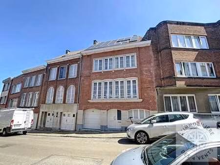 charmante maison entre calvoet et le globe dans rue calme