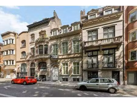 une maison de maître unique en face du parc à ganshoren.