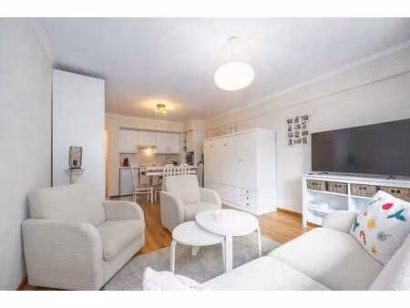 studio confortable et prêt à emménager  idéalement situé....