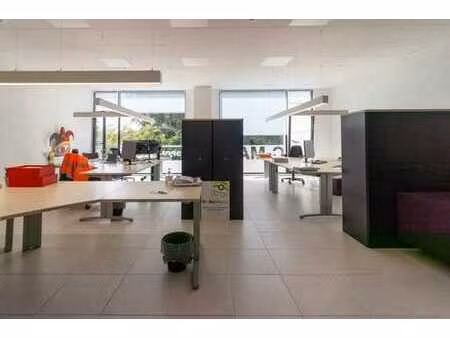 bureaux 95 m² aménagé + entrepôt 55 m² + 3 parkings