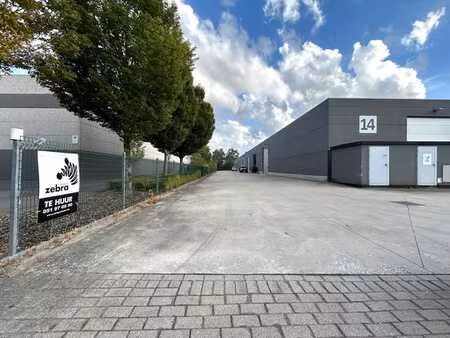 recente loods met bijhorende parkeerplaats op ideale loca...